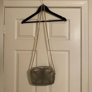 Victoria’s Secret Crossbody Purse/Bag. Metallic. Gold Chain Strap. NWOT.Zip.